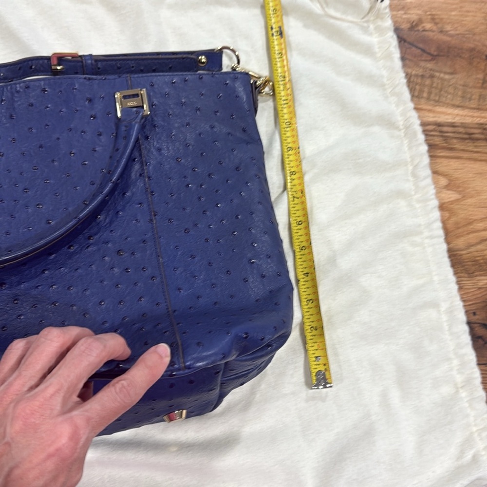 G.I.L.I. Blue Leather Shoulder Bag with Adjustable Strap/Gold Hardware - Picture 7 of 9